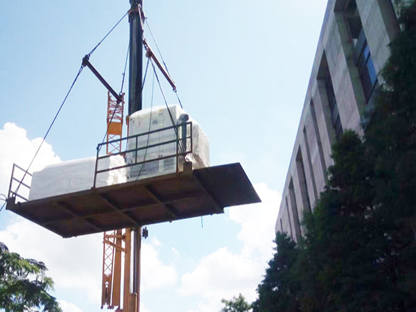 上海華測檢測工廠吊機搬運上樓 上海華測檢測工廠吊機搬運上樓