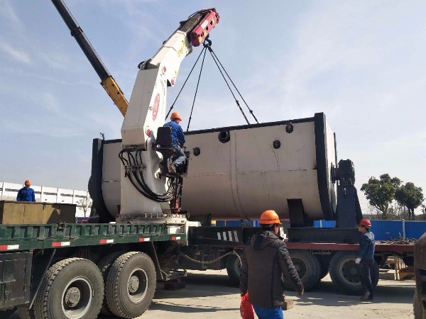 大型生化機設備卸機到位