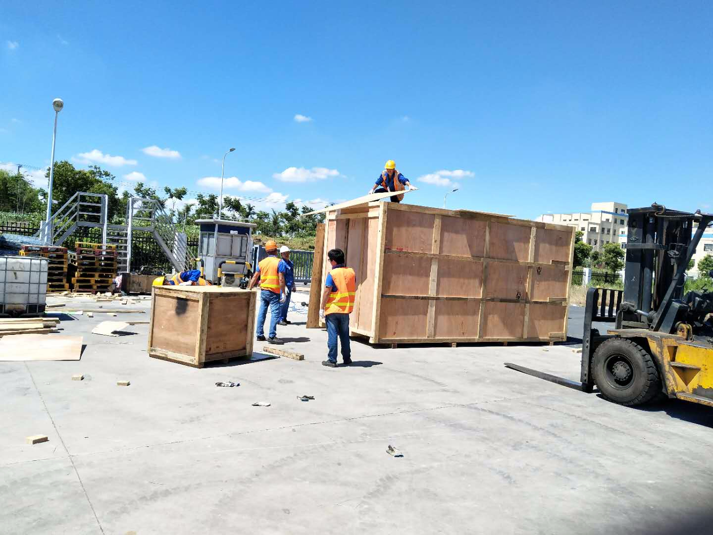 木箱現(xiàn)場打包裝車