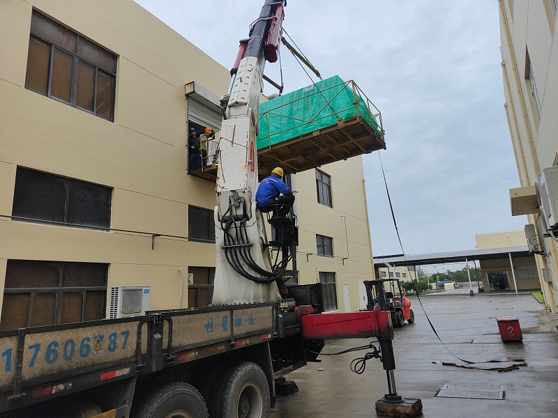 大型設(shè)備吊裝搬運